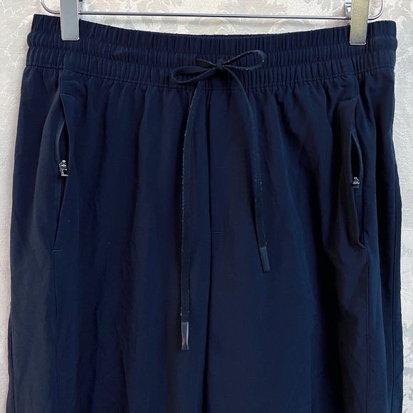 Athleta Womens Navy Blue Arrival Pant Size 6 GUC Cropped Lightweight Zip Pockets - Picture 3 of 10